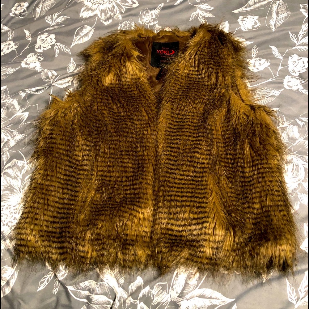 Yoki Outerwear Collection faux fur beauty vest med